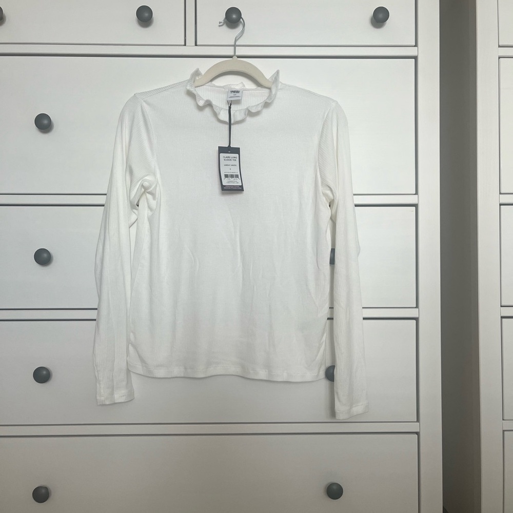 Smash + Tess Claire White long sleeve rib tee with ruffle collar. Size S. BNWT